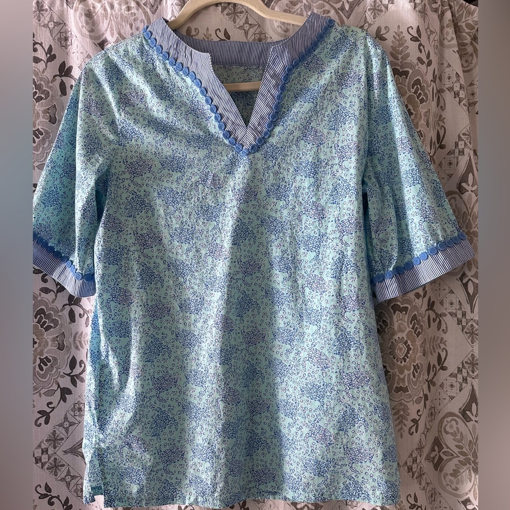 Vineyard Vines Blue and White Patterned Top/cover up